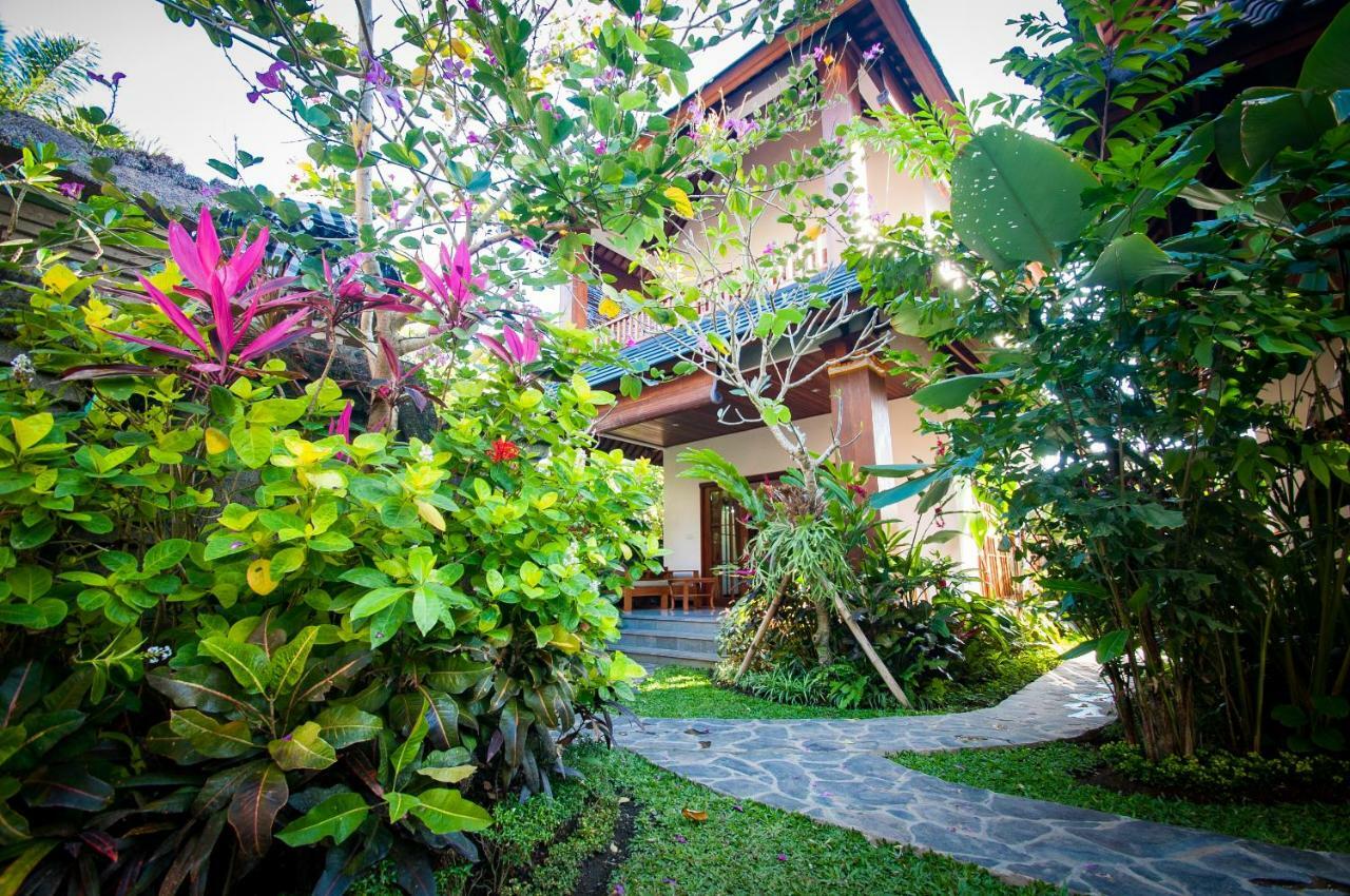 Flamboyant Villa Ubud Exterior photo